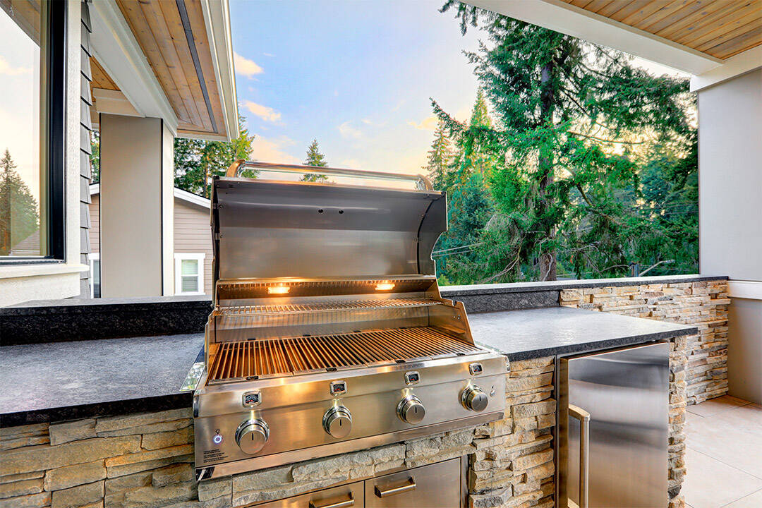 outdoor kitchen with a grill top on a patio